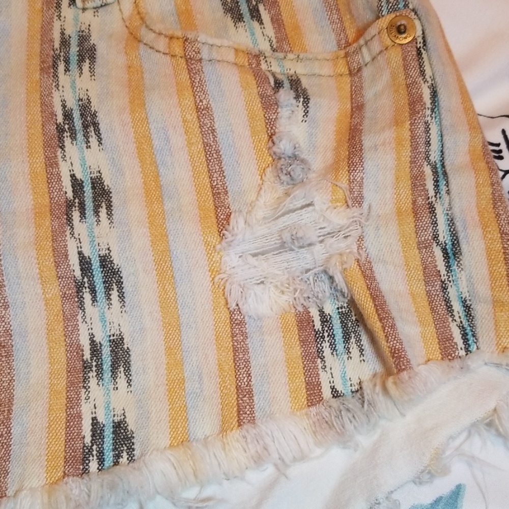 Billabong lite hearted denim shorts - Picture 2 of 7